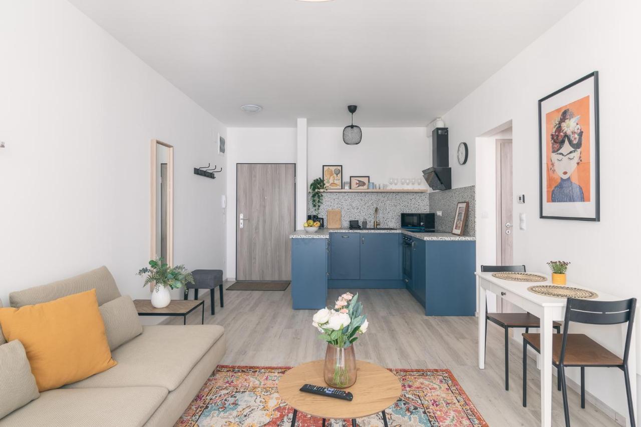 בודפשט Corvin Apartment With Balcony And Ac מראה חיצוני תמונה